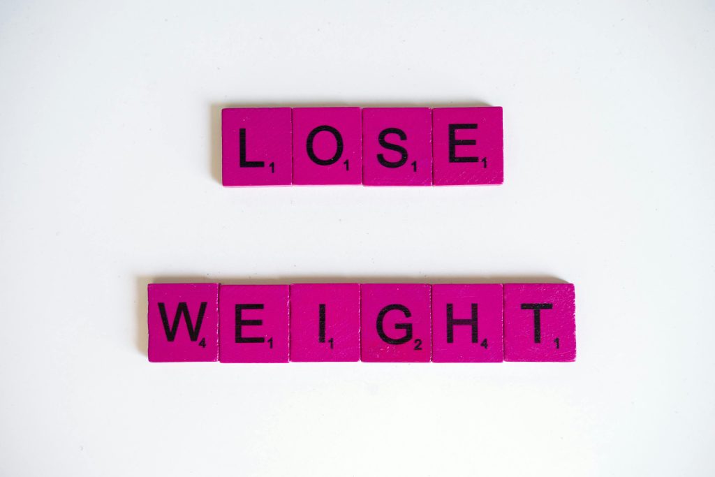 "Lose Weight" spelled out on pink scrabble pieces